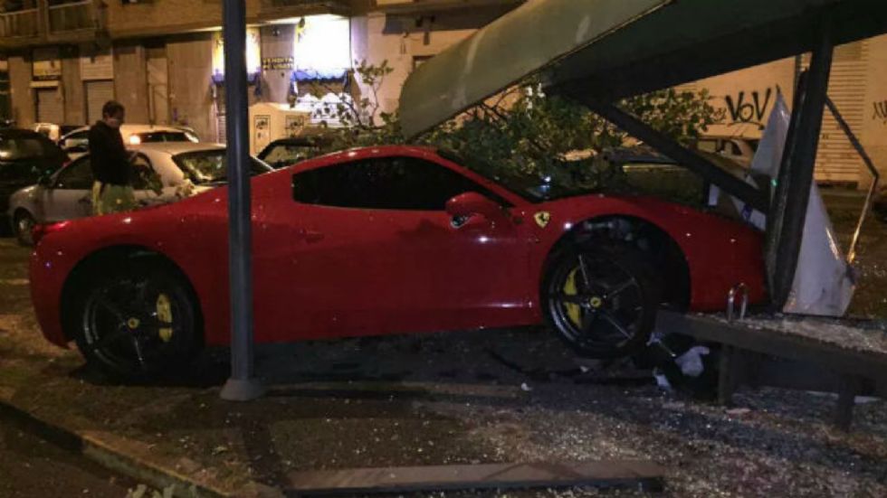 Σμπαράλια έκανε ο Caceres την Ferrari του. Σαν να μην έφτανε αυτό οδηγούσε μεθυσμένος.