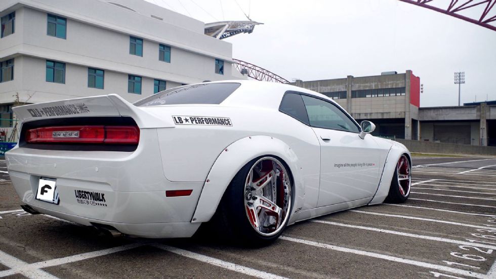 Ένα «πρησμένο» Dodge Challenger