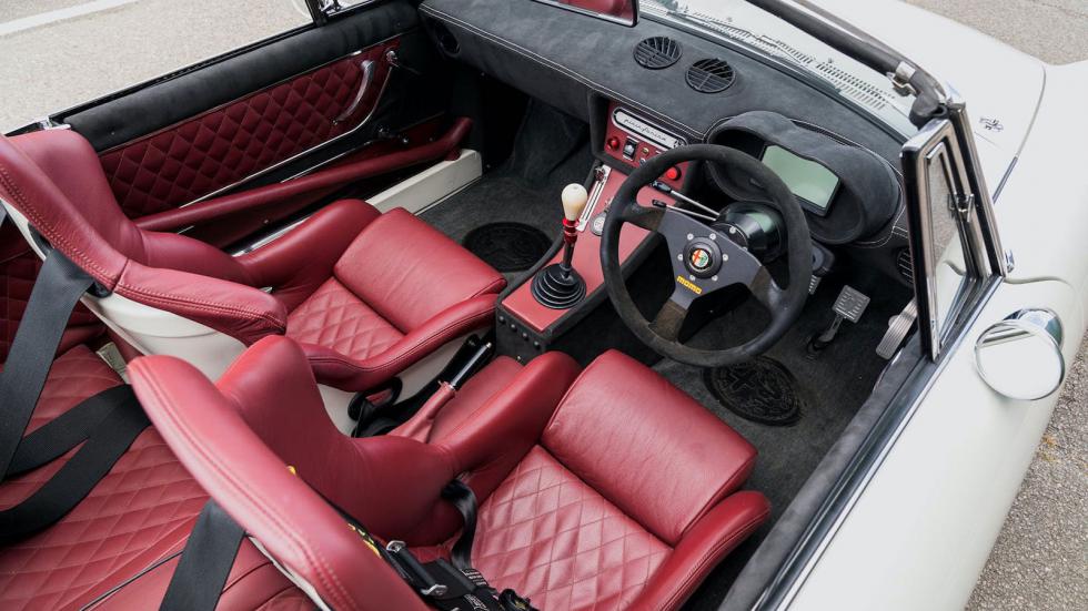 Στο σφυρί η πιο «πειραγμένη» Alfa Romeo Spider του κόσμου