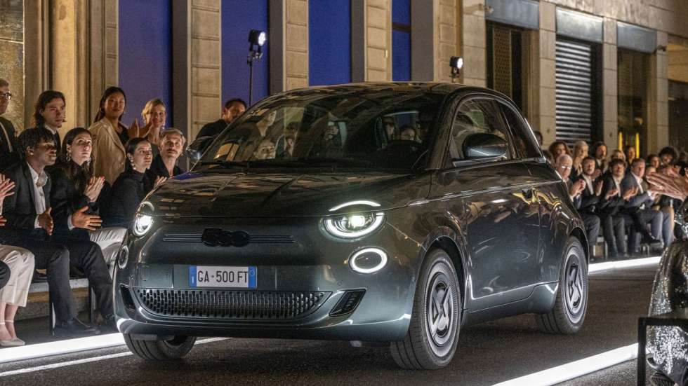 Λανσάρεται στην Ευρώπη το Fiat 500e με την υπογραφή του Giorgio Armani