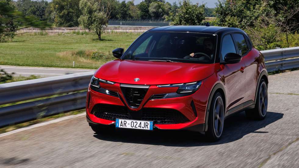 Οδηγούμε τη νέα Alfa Romeo Junior Veloce στην Ιταλία