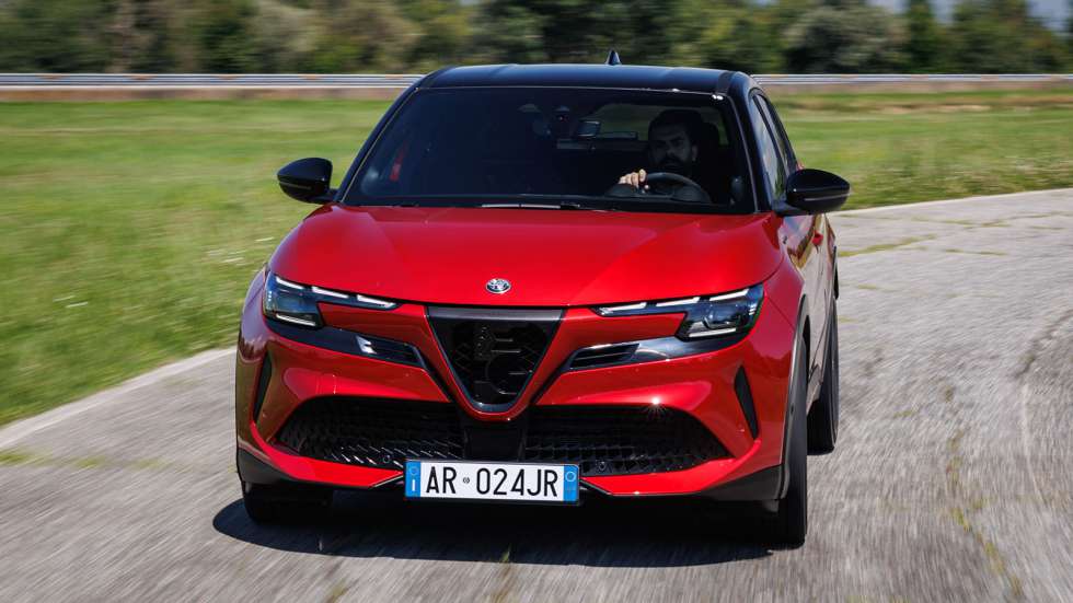 Οδηγούμε τη νέα Alfa Romeo Junior Veloce στην Ιταλία