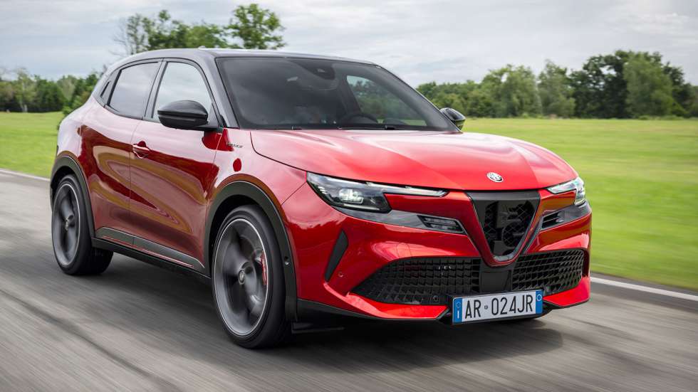 Οδηγούμε τη νέα Alfa Romeo Junior Veloce στην Ιταλία