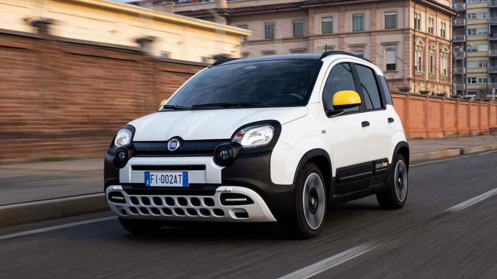 Fiat Panda: Το πρώτο σε πωλήσεις μίνι αυτοκίνητο ξεκινά από τα 16.700 ευρώ