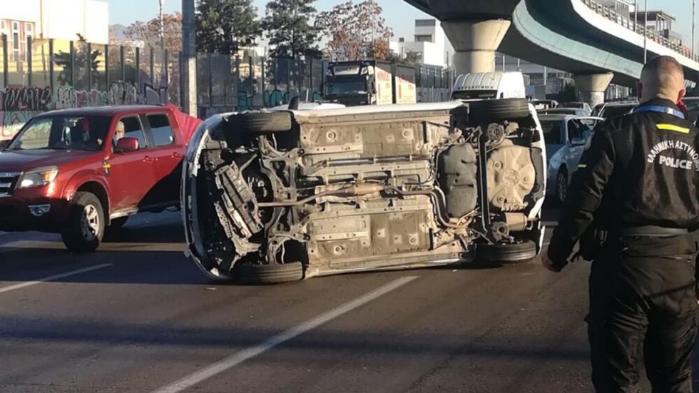 Το ντεραπαρισμένο όχημα απομακρύνθηκε μέσα σε λίγα λεπτά από τον Κηφισό, συμβάλλοντας στην ταχύτερη αποσυμφόρηση της κυκλοφορίας.