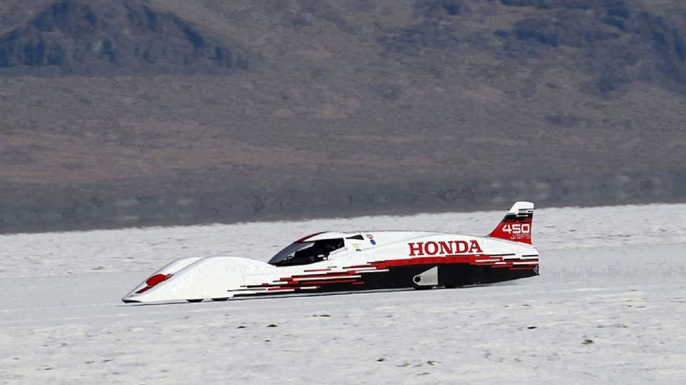 Το Honda S-Dream Streamliner κατάφερε να πιάσει ταχύτητα σχεδόν 421,5 χλμ./ώρα. Το παραπάνω μετράει ως ρεκόρ στην κατηγορία Category-A Group-1 Class-4 της FIA.