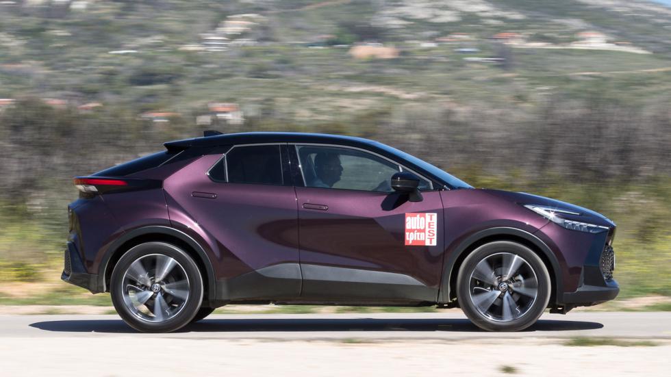 Η ηλεκτρική ενέργεια του Toyota C-HR αποθηκεύεται σε μια νέα μπαταρία ιόντων λιθίου, ενώ νέο είναι και το κιβώτιο e-CVT, το οποίο έχει περιορίσει και άλλο το πατινάρισμα που έχουν αυτού του είδους οι 