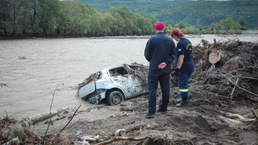 Πρόκειται να καταβληθούν 5.000 ευρώ στους ιδιοκτήτες ή ενοικιαστές των πληγέντων κτιρίων και 8.000 ευρώ στις πληγείσες επιχειρήσεις.