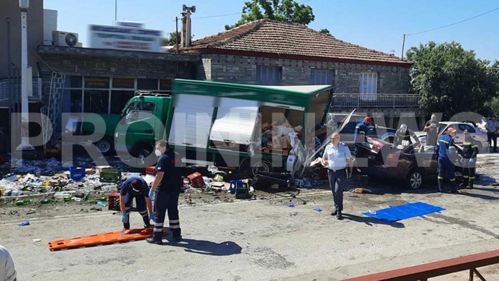 Σοκαριστικό τροχαίο με 3 νεκρούς στην Καβάλα (εικόνες)