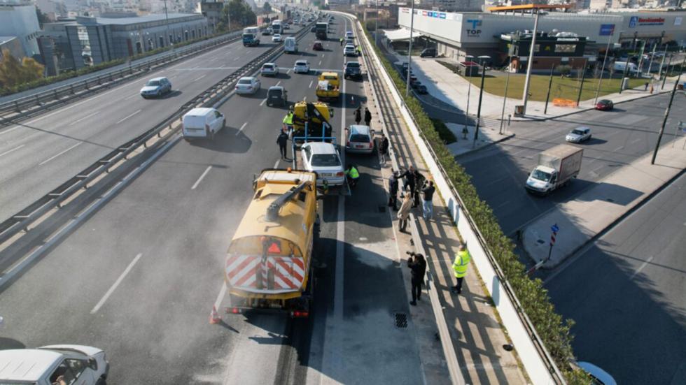 Σε 10 λεπτά σήκωσαν ακινητοποιημένο ΙΧ από τον Κηφισό