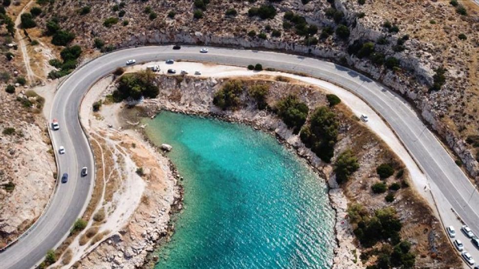 Ξεκίνησαν εργασίες αποκατάστασης οδοστρώματος στα «Λιμανάκια»