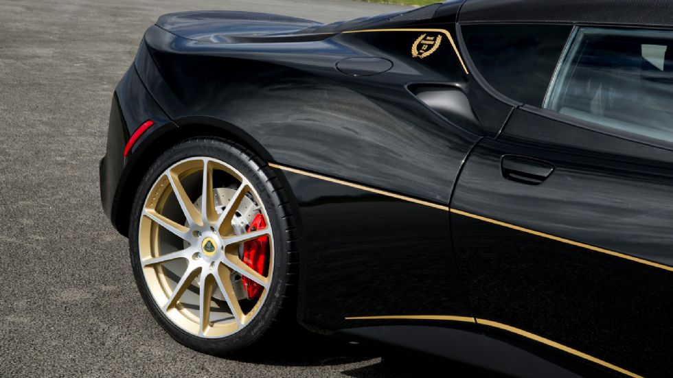 Η Lotus Evora Sport 410 GP Edition προορίζεται για την αγορά της Β. Αμερικής. Η κανονική έκδοση κοστίζει στις Η.Π.Α. από 104.200 δολάρια (98.090 ευρώ), ενώ η GP Edition θα τιμάται από 110.000 δολάρια 