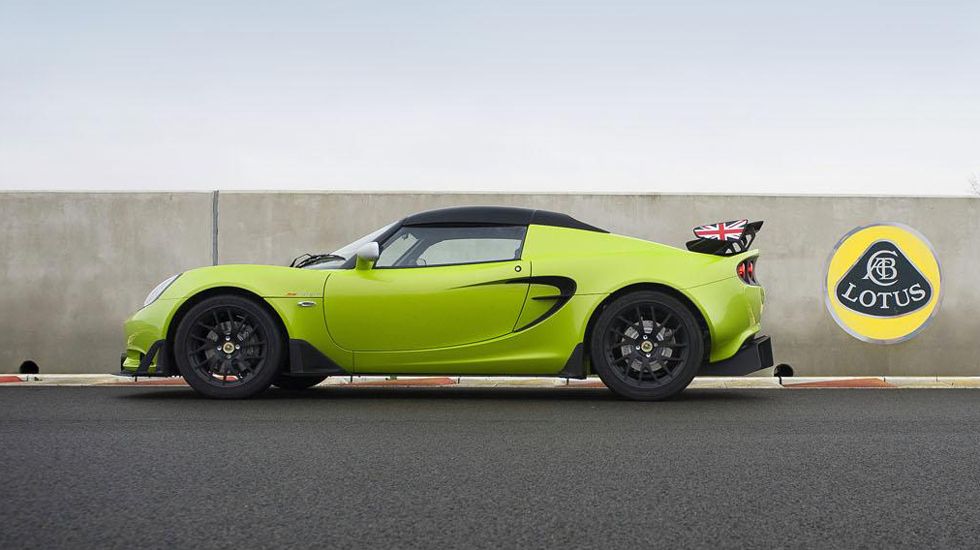 Η Lotus Elise S Cup φέρει ένα turbo 1.800άρι σύνολο απόδοσης 220 ίππων και 249 Nm, το οποίο της επιτρέπει να κάνει το 0-100 χλμ./ώρα σε 4,3 λτ./100 χλμ.