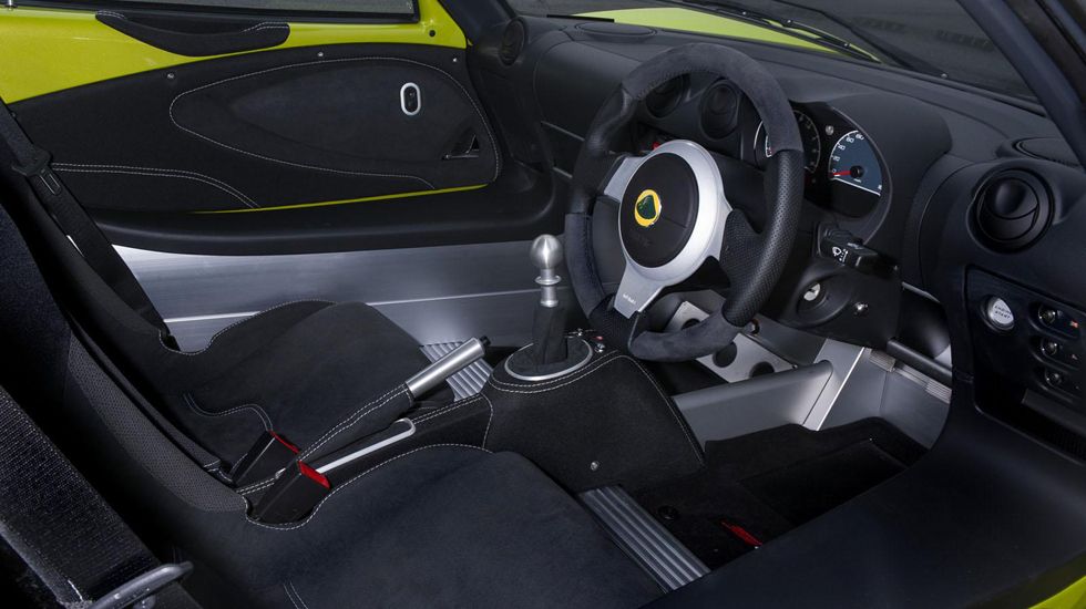 Η Lotus Elise S Cup διαθέτει roll bar προδιαγραφών «T45» για την προστασία των επιβατών της.