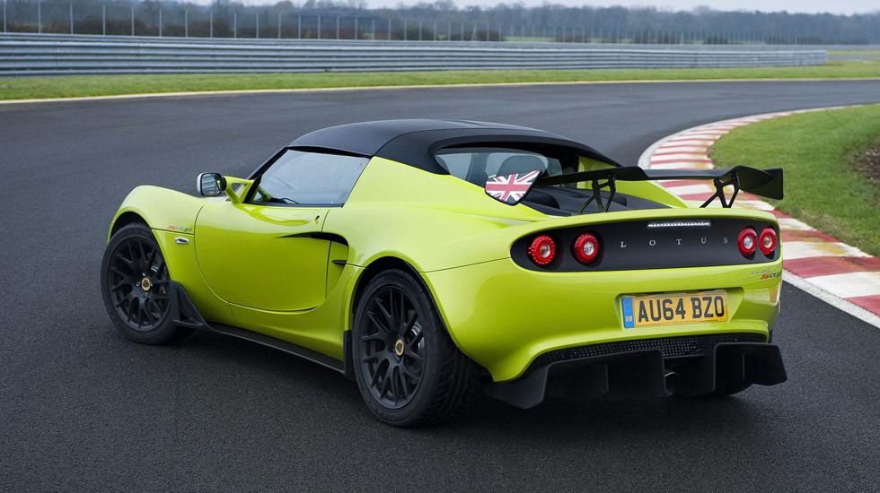 Η Lotus Elise S Cup διαθέτει αεροδυναμικό body kit που αύξησε το downforce του οχήματος κατά 66 κιλά στα 161 χλμ./ώρα και κατά 125 κιλά στην τελική του ταχύτητα, στα 225 χλμ./ώρα.