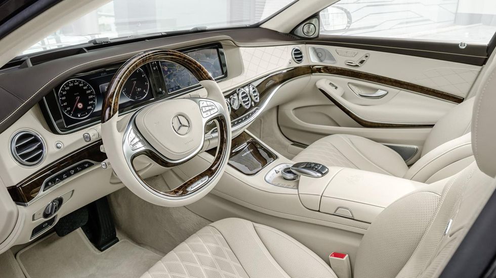 Η Mercedes-Maybach S-Class «υπόσχεται» πως είναι το πιο αθόρυβο αυτοκίνητο του κόσμου. Εύλογα, δεν γίνεται καν κουβέντα για τα χρησιμοποιούμενα υλικά και τον προσφερόμενο εξοπλισμό.