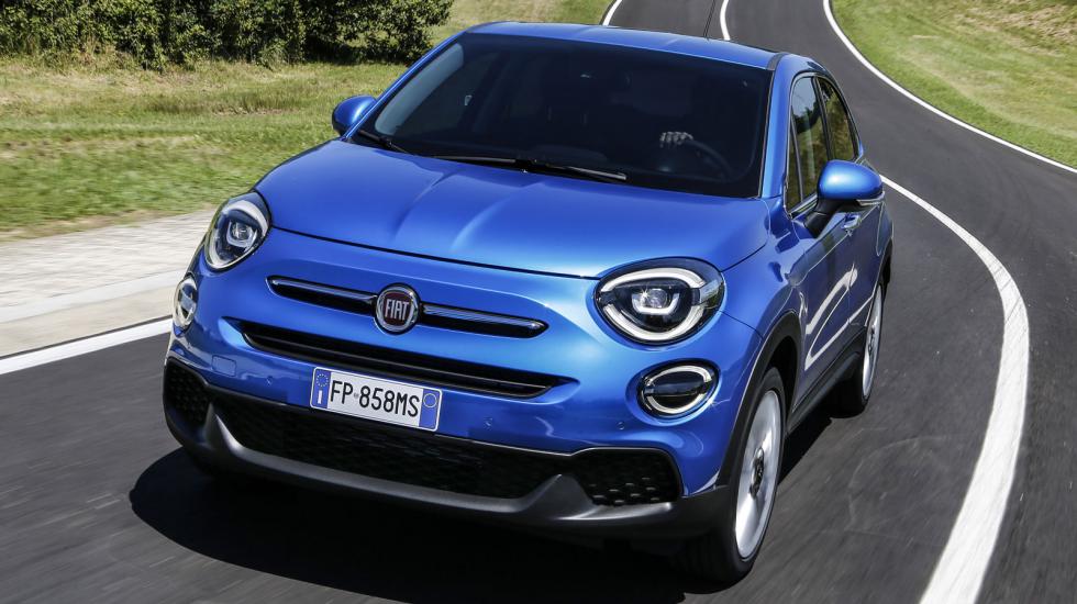 Κομψό και νεανικό προφίλ έχει το Fiat 500X με το χαριτωμένο ρετρό ιταλικό στιλ και τα τυπικά μεγάλα ωοειδή «μάτια».