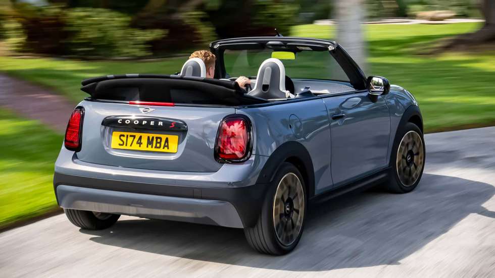 Ανανεώθηκε και παρουσιάστηκε το MINI Cooper Cabrio