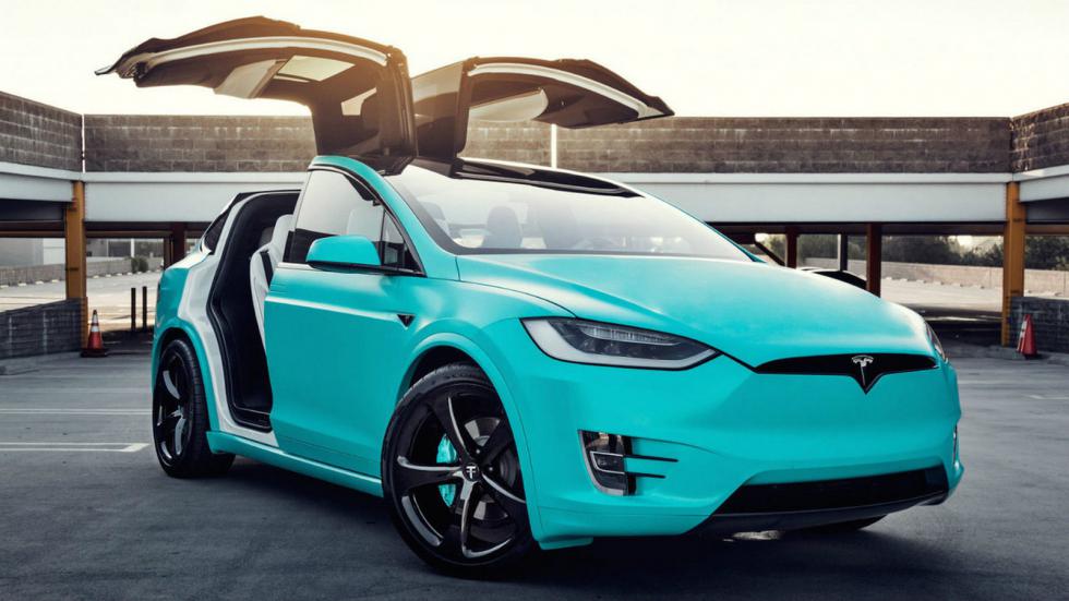 Στο e-bay ένα σπάνιο μοντέλο Tesla Model X, στο οποίο έχει γίνει βελτίωση στον εξοπλισμό, τα αξεσουάρ, τις ζάντες, τα ελαστικά και αλλού.