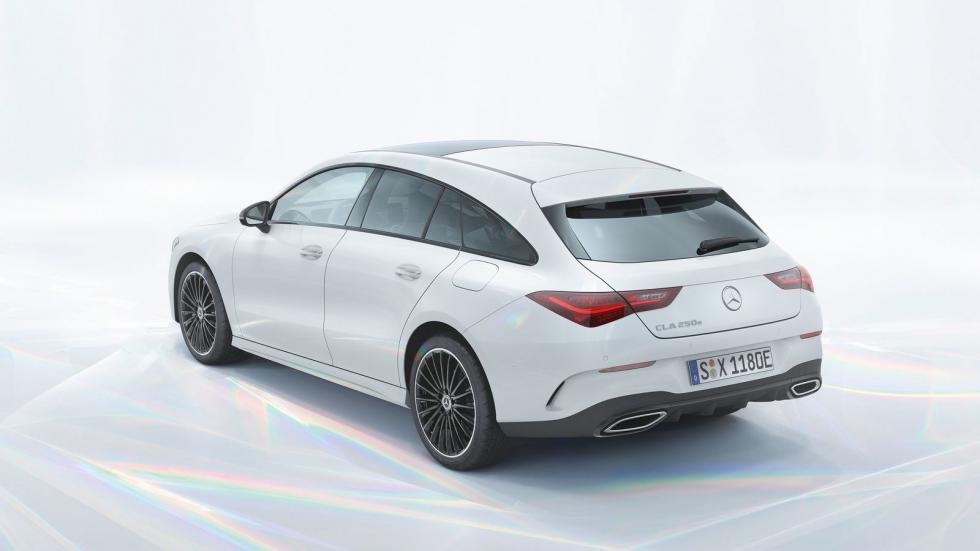 Ο χώρος αποσκευών της Mercedes CLA Shooting Brake είναι στα 485 λτ. και φτάνει τα 1.350 λτ. με την αναδίπλωση των πίσω καθισμάτων.