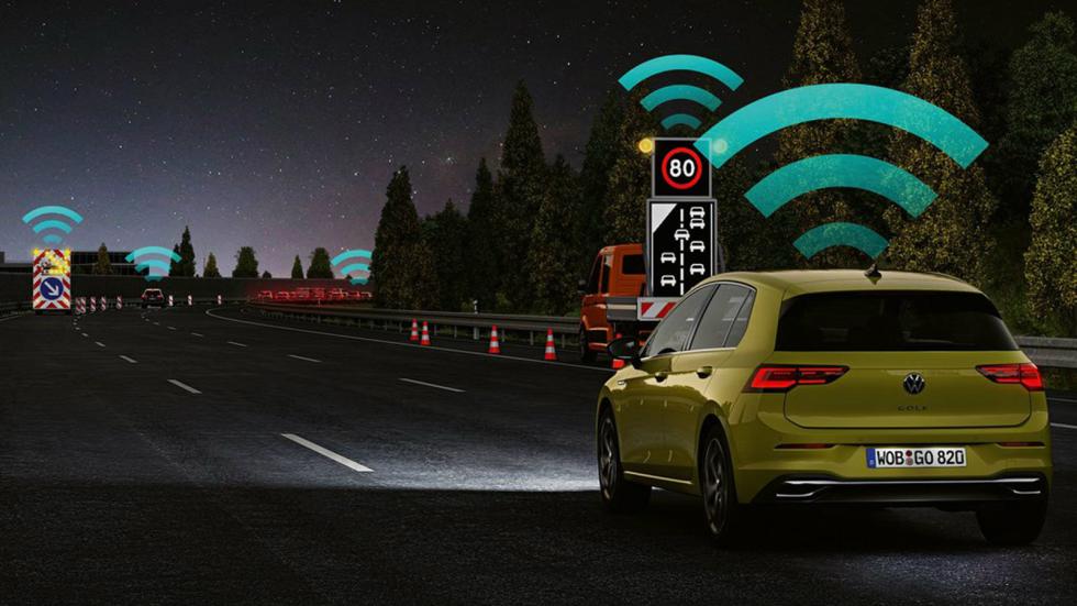 Το IQ.DRIVE μέσω WLAN προσφέρει διασύνδεση CAR2X επικοινωνώντας  με άλλα αυτοκίνητα στο δρόμο σε ακτίνα έως και 800 μέτρα προειδοποιώντας έγκαιρα για μια επικείμενη επικίνδυνη οδηγική κατάσταση.