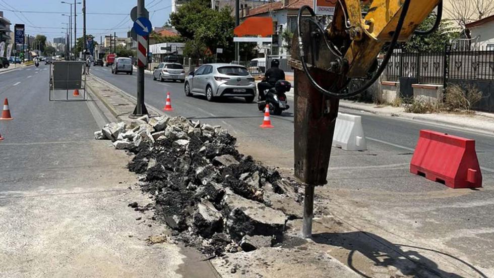 Eπιδιορθώνεται η νησίδα-παγίδα θανάτου στα Καμίνια 