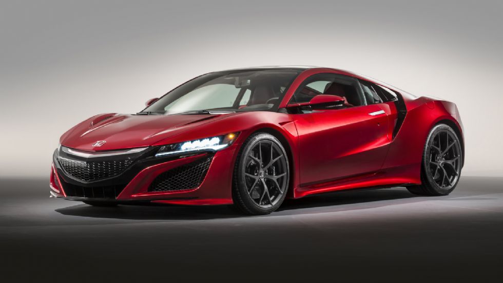 Η τιμή του Honda NSX στη Γερμανία ξεκινάει από τις 180.000 ευρώ, ενώ της Porsche 911 Turbo από τις 174.669 ευρώ.