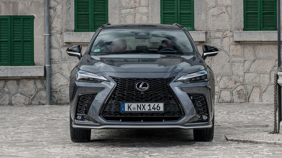 Οδηγούμε τα νέα Lexus ES & NX