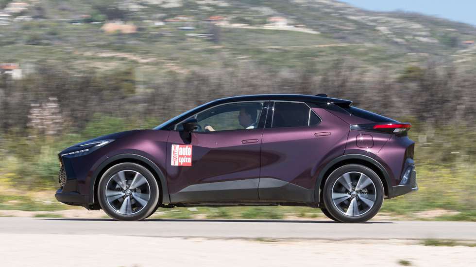 Η οικονομία χρήσης του Toyota C-HR αποτυπώνεται τόσο στην κορυφαία μέση κατανάλωση (5 λτ./100 χλμ.) όσον και στην απαλλαγή από τα τέλη κυκλοφορίας.