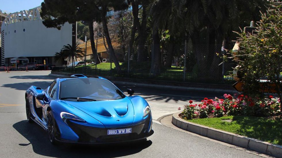 Μοναδική η απόχρωση της McLaren P1 του Lewis Hamilton.