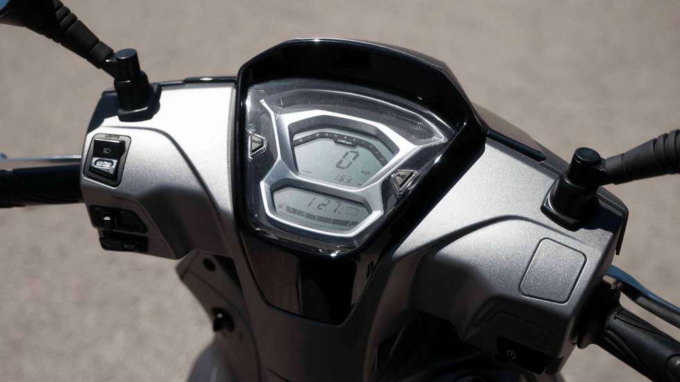 Kymco People S 125: Με χώρο για ένα full face κράνος και 16άρη τροχό