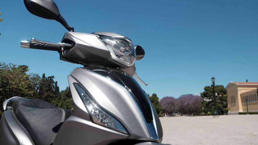 Kymco People S 125: Με χώρο για ένα full face κράνος και 16άρη τροχό