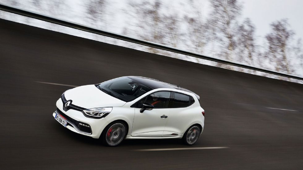 Tο Clio RS 220 Trophy, είναι το ταχύτερο μοντέλο της μικρής κατηγορία στην πίστα του Nurburgring. 