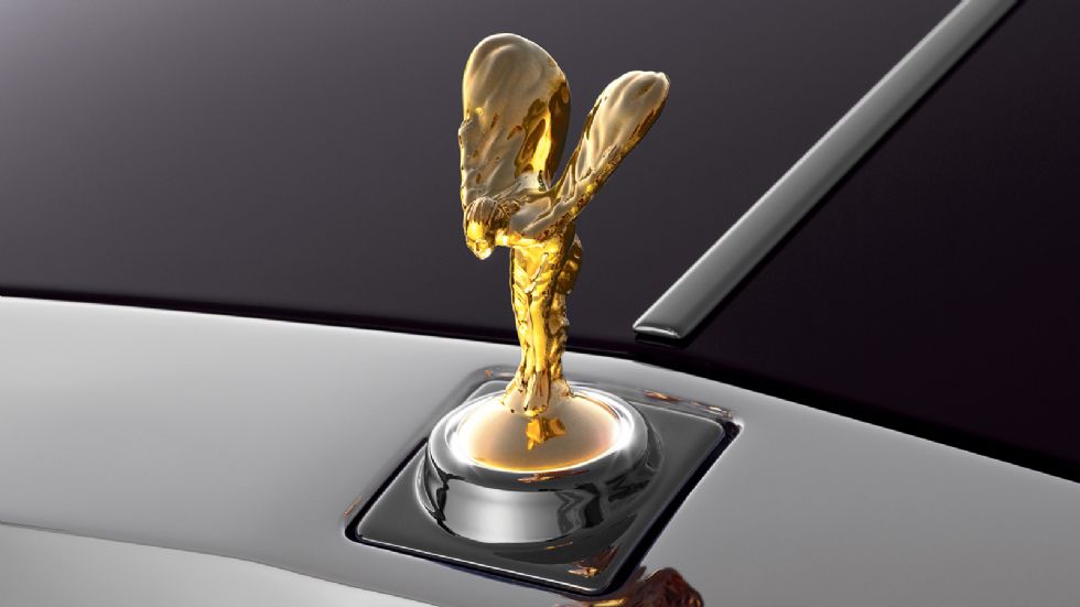 Tο Spirit of Ecstasy ξεκίνησε τη «ζωή» του το 1911, όταν η βρετανική εταιρεία ήθελε να εξασφαλίσει πως οι πελάτες της δεν θα διακοσμούσαν τα αυτοκίνητά τους, με τρόπου που δεν άρμοζε σε αυτά καθαυτά. 