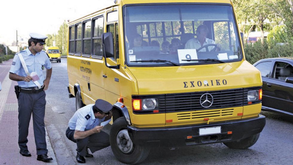 Ποιες παραβάσεις εντόπισαν οι άνδρες της Τροχαίας στα σχολικά λεωφορεία τα οποία έλεγξαν; Δείτε τις αναλυτικά.