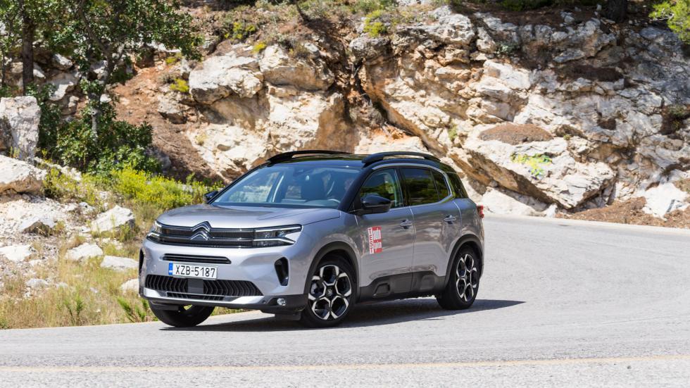 Επιβλητική εικόνα «βγάζει» το Citroen C5 Aircross με την κομψή μάσκα και τα λεπτά LED φώτα ημέρας να σχηματίζουν ένα 3D εφέ.