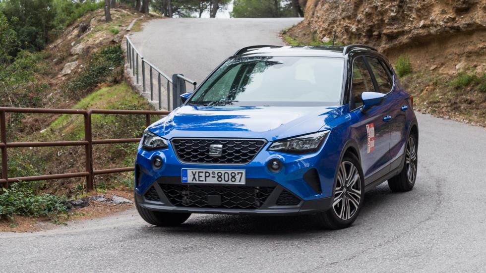 Μοντέρνο και νεανικό ύφος αποπνέει το facelift SEAT Arona με την πλατιά μπροστινή μάσκα.