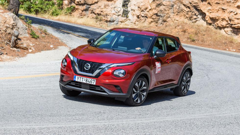 Το Nissan Juke δείχνει... μύες στο εμπρός μέρος με τις έντονες ακμές και τις καμπύλες επιφάνειές του, έχοντας κουπέ λογικής σχεδίαση στο πίσω μέρος.