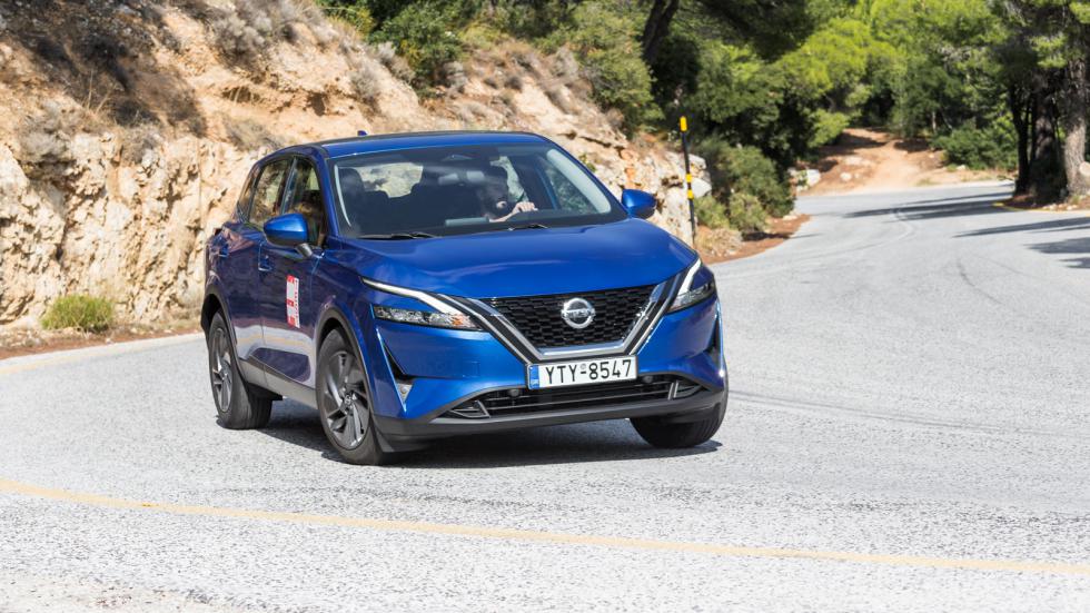 Η κλασική V-Motion μάσκα της Nissan «παντρεύεται» στο Qashqai με πιο επιθετικές λεπτομέρειες, όπως τα αιχμηρά λεπτά LED φώτα.