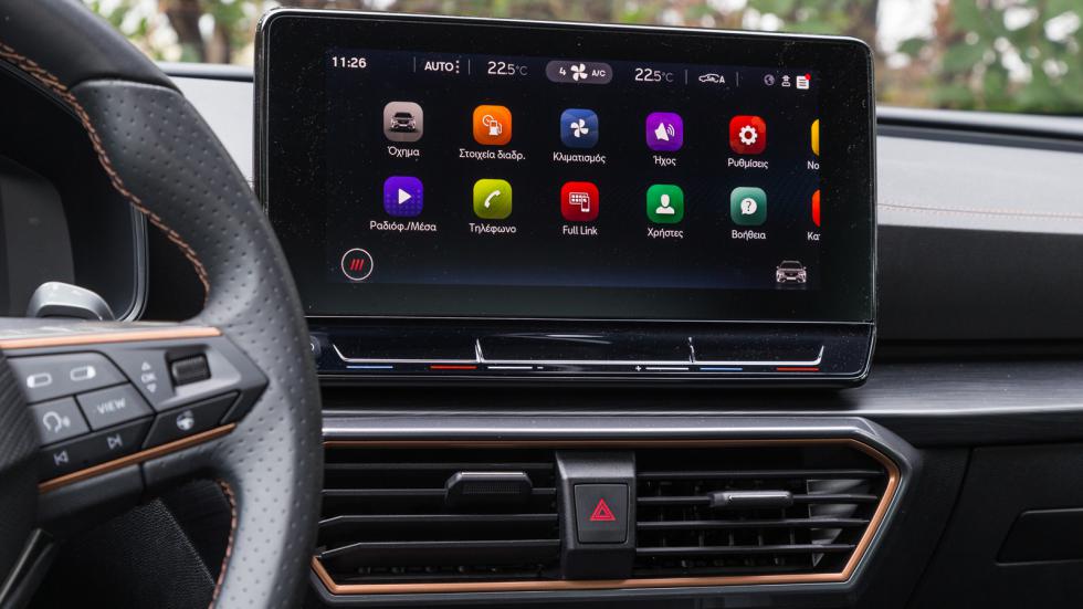 Χωρίς στάνταρ Navigation έρχεται η 10άρα touchscreen του CUPRA.