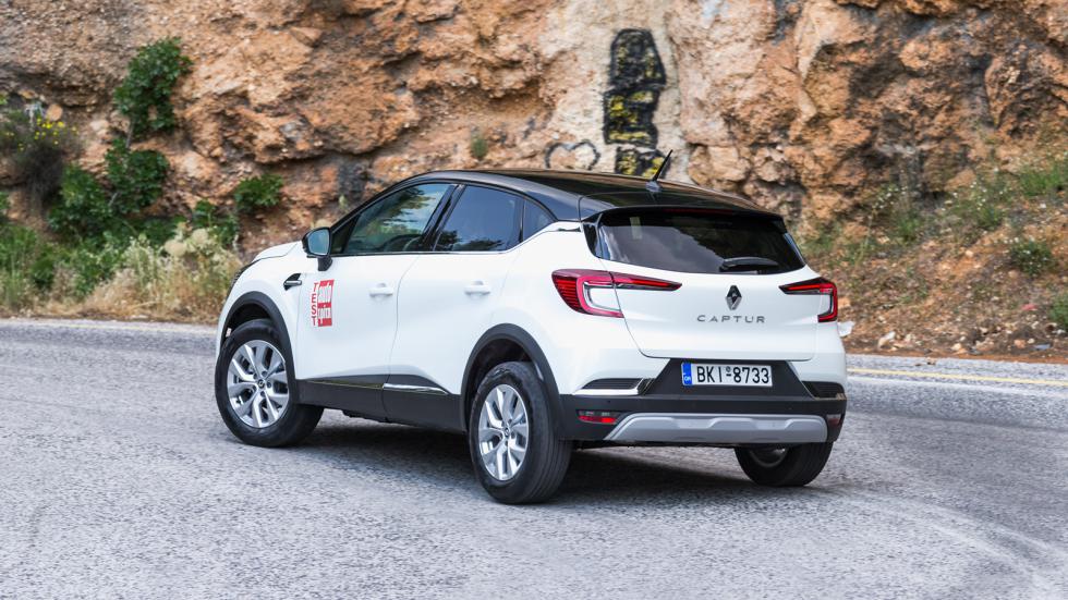 Το απόλυτα ασφαλές προφίλ του mHEV Renault Captur ενισχύεται από τη σωστή θέση οδήγησης και την απροβλημάτιστη περιφερειακή ορατότητα (ακόμη και τα προσκέφαλα διαθέτουν σχετική ειδική σχεδίαση).