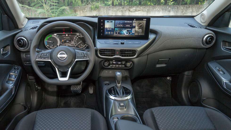 Η ανανέωση των Nissan Juke και Qashqai φέρνει από την πρώτη έκδοση εξοπλισμού οθόνη αφής 12,3 ιντσών (από 8 ίντσες), καθώς και ψηφιακό πίνακα οργάνων 8 ιντσών (από μια συμπληρωματική οθόνη 4,2' που εί