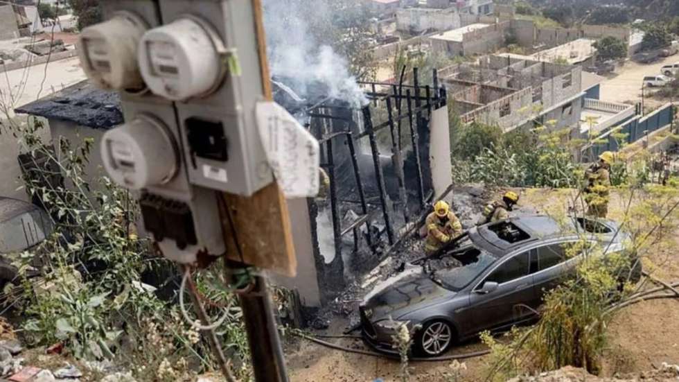 Τesla πήρε φωτιά ενώ φόρτιζε παράνομα - Έκαψε σπίτι