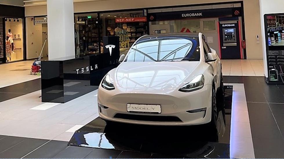 Η Tesla άνοιξε νέο pop-up κατάστημα στη Θεσσαλονίκη