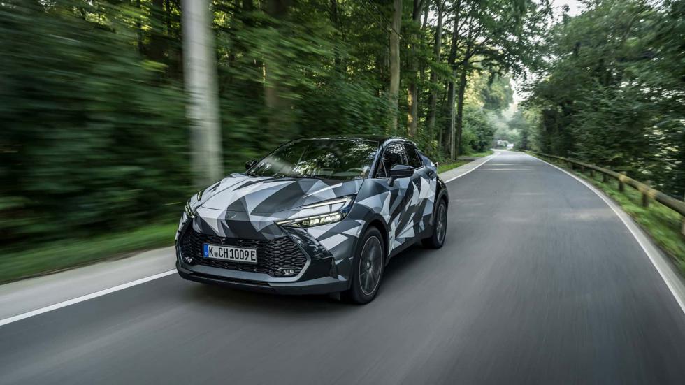 Οδηγούμε το νέο Toyota C-HR: Plug-in Hybrid με 223 άλογα