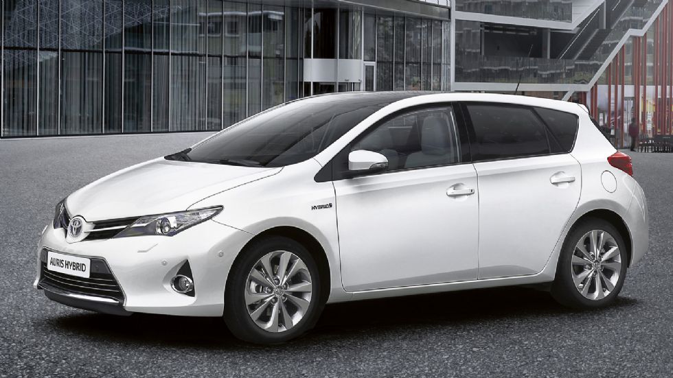 Το πεντάθυρο Toyota Auris HSD των 136 αλόγων έχει κατανάλωση 3,5 λτ./100 χλμ. και εκπομπές CO2 στα 79 γρ./χλμ.