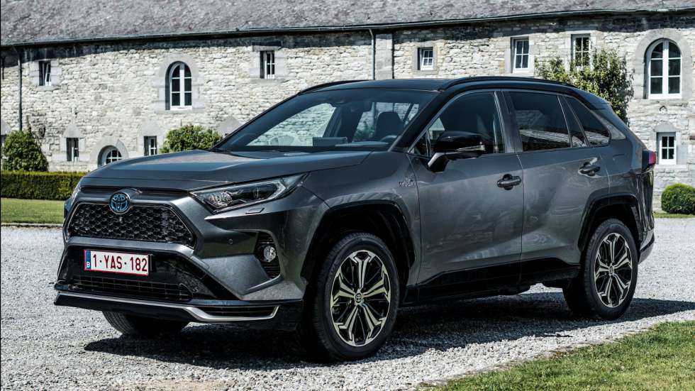 Προ των πυλών η νέα 5η γενιά του Toyota RAV4