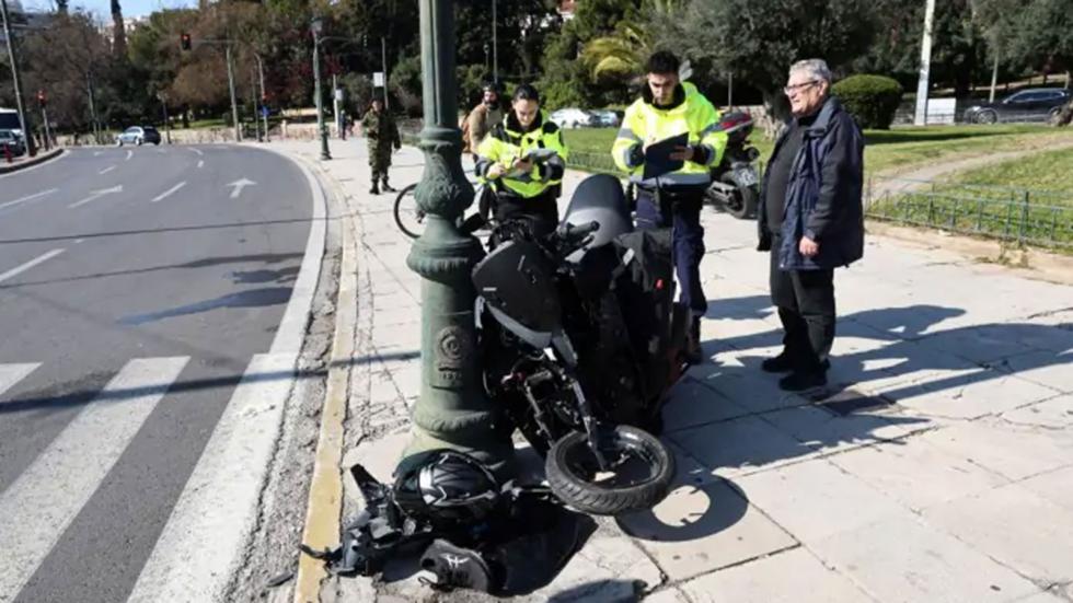 Σοκαριστικό τροχαίο στο Χίλτον - Νεκρός οδηγός scooter