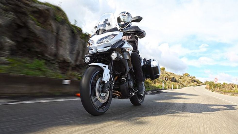 Το Versys 650 του 2015 δείχνει έτοιμο για περιπέτεια, και διαθέτει μια πλειάδα βελτιώσεων σε σχέση με το προηγούμενο μοντέλο.