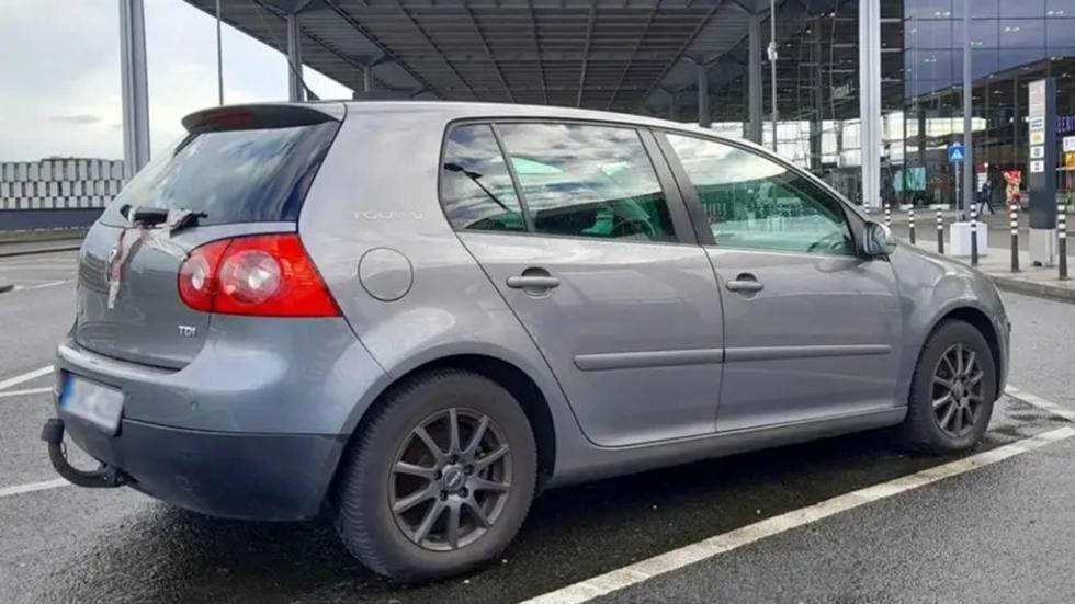 Ιδιοκτήτης VW Golf χρωστάει 200.000 ευρώ για παρκάρισμα 1 χρόνου!